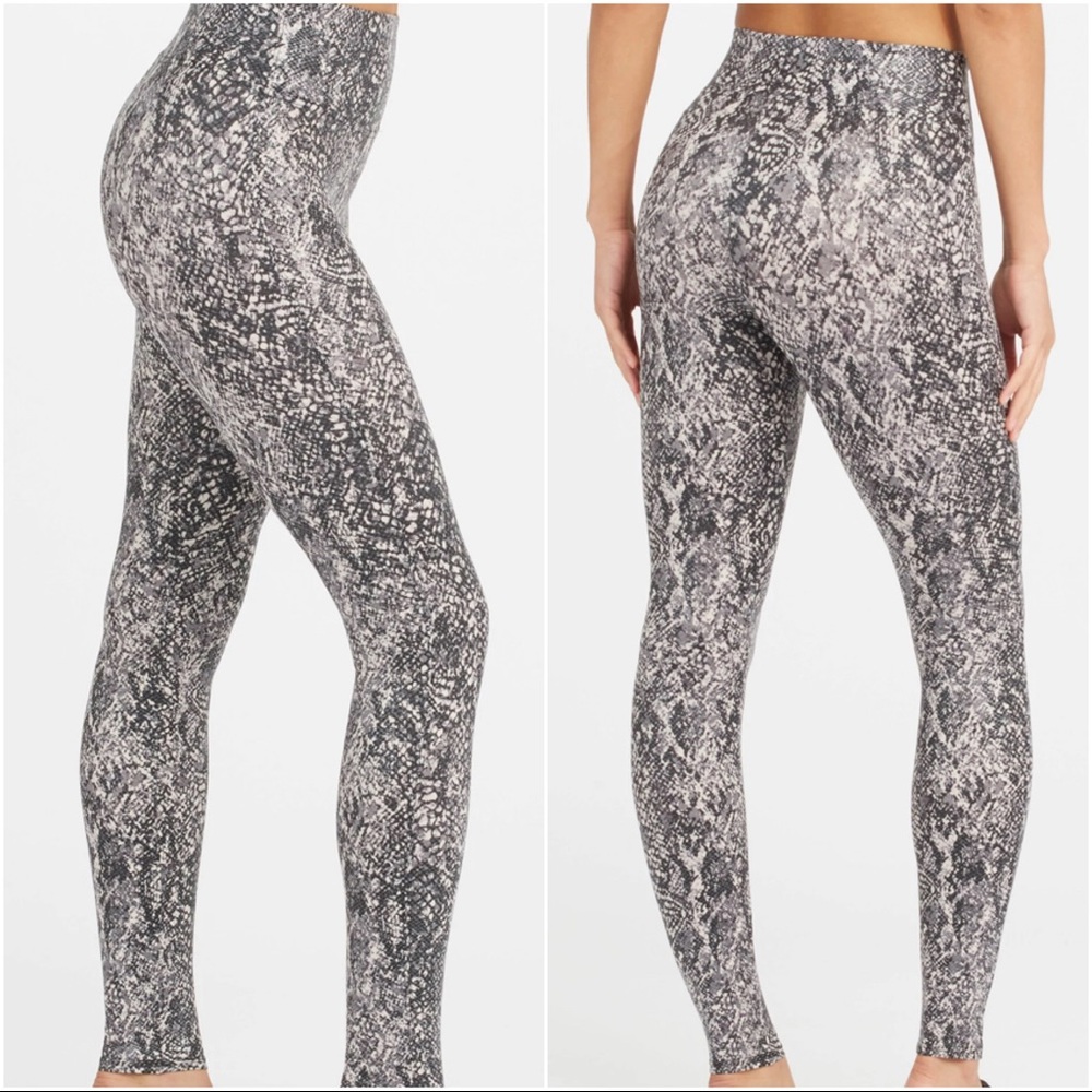 Spanx Faux Leather Snake Shine Leggings - Like New size M